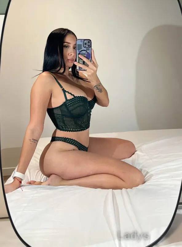 Cristal, 29 years beautiful nude Nice escorts girl, height 165 sm, Weight 60 kg