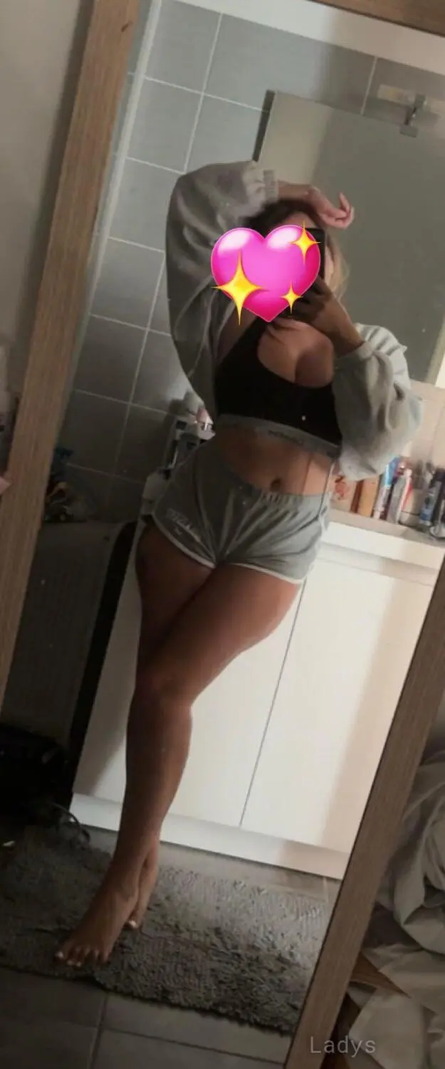 Emma, 24 years beautiful nude Nice escorts girl, height 164 sm, Weight 58 kg