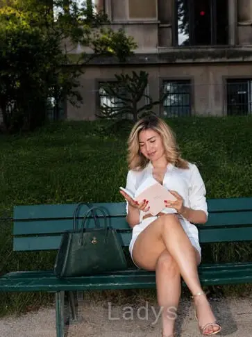 French Riviera Soft Luxury, 24 years beautiful nude Nice escorts girl, height 167 sm, Weight 52 kg