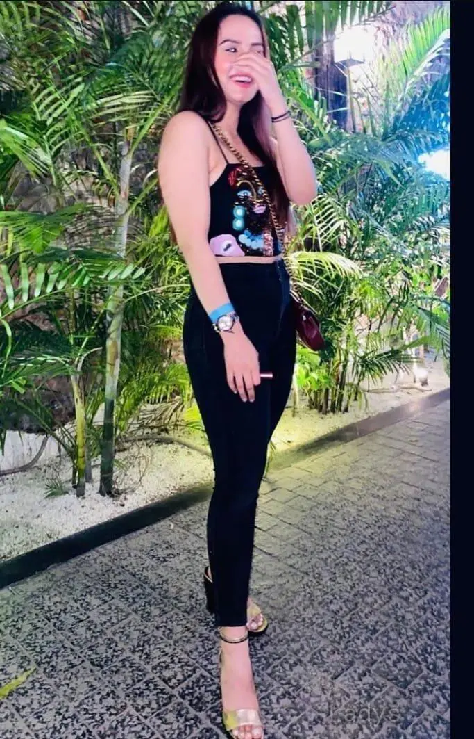 Ananya, 24 years old Noida escort girl with big tits, height 172 sm, Weight kg