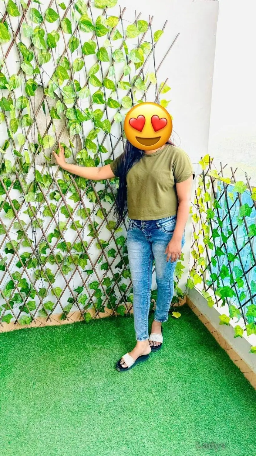 Angel, 23 years old Noida escort girl with big tits, height 154 sm, Weight  kg