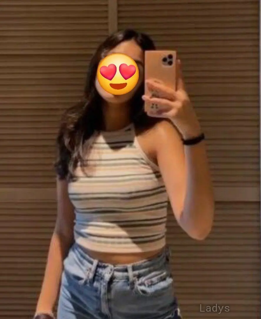 Daniela, 20 years old Noida escort girl with big tits, height 153 sm, Weight kg