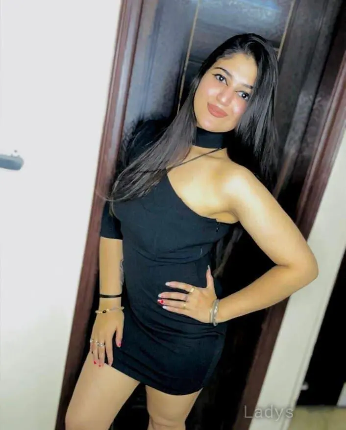 Divya, 22 years old Noida escort girl with big tits, height 154 sm, Weight kg