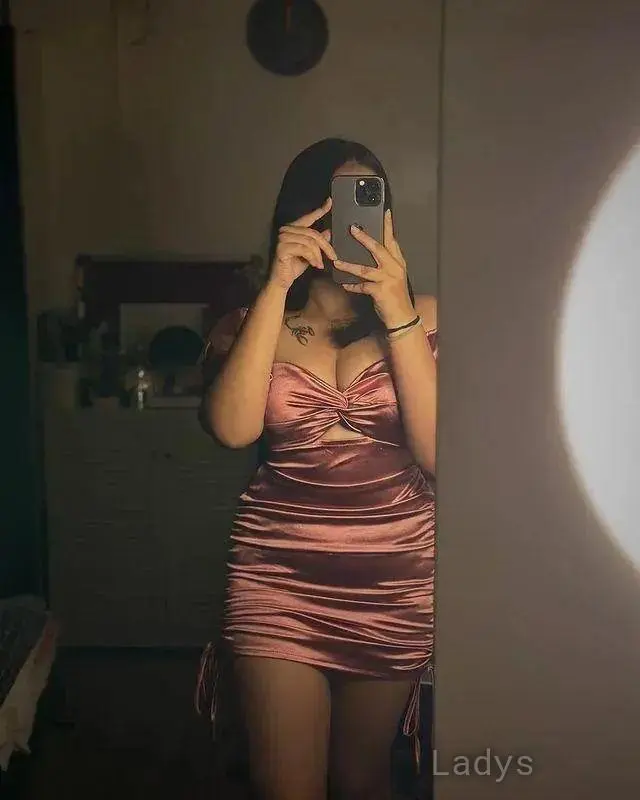 Dorothy, 22 years old Noida escort girl with big tits, height 165 sm, Weight  kg