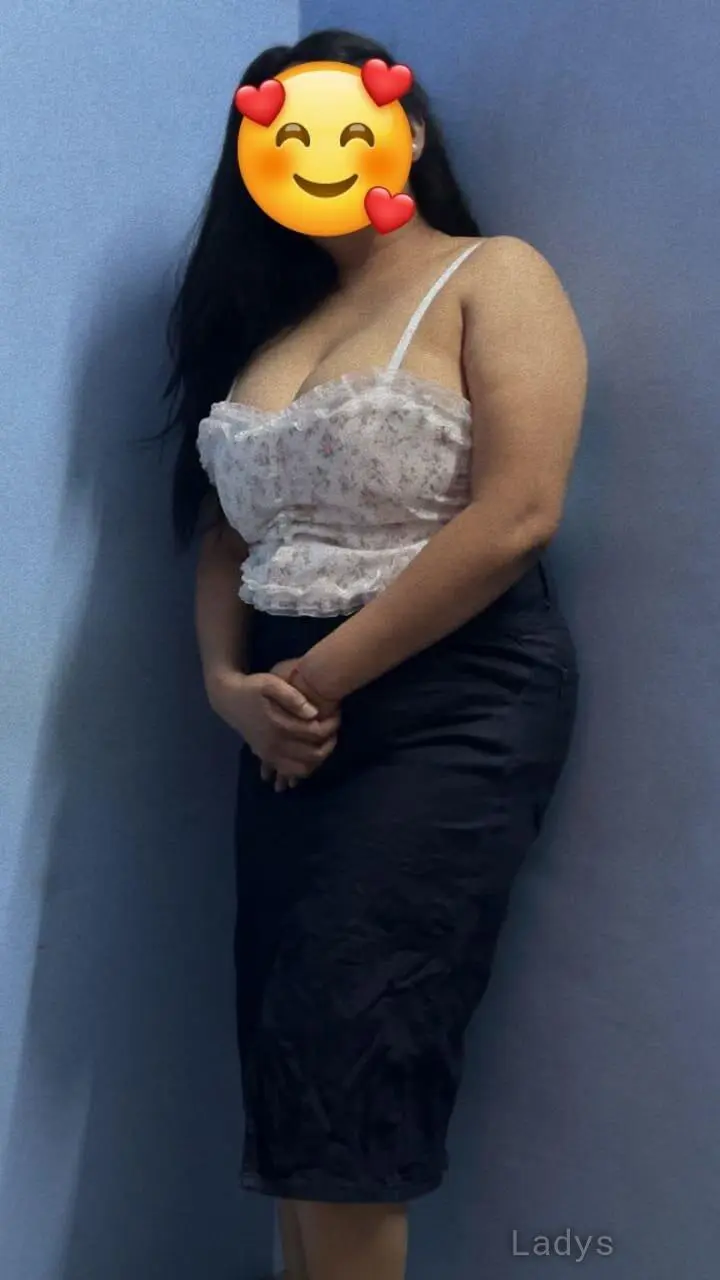 Janvi, 26 years old Noida escort girl with big tits, height 157 sm, Weight kg