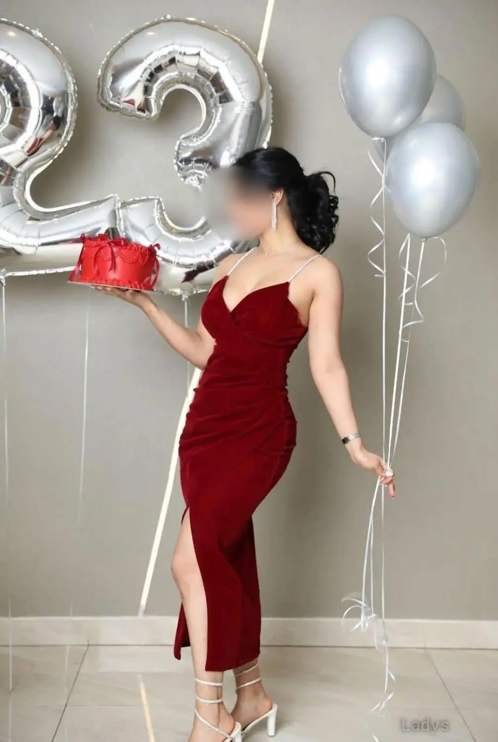 Jenny, 22 years old Noida escort girl with big tits, height 168 sm, Weight kg