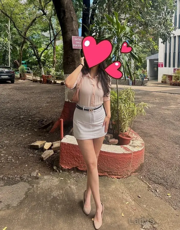Leah, 23 years old Noida escort girl with big tits, height 168 sm, Weight kg