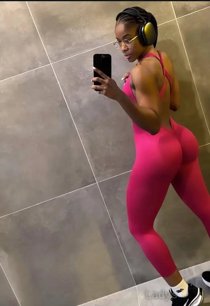 Melody, 24 years old Noida escort girl with big tits, height  sm, Weight  kg