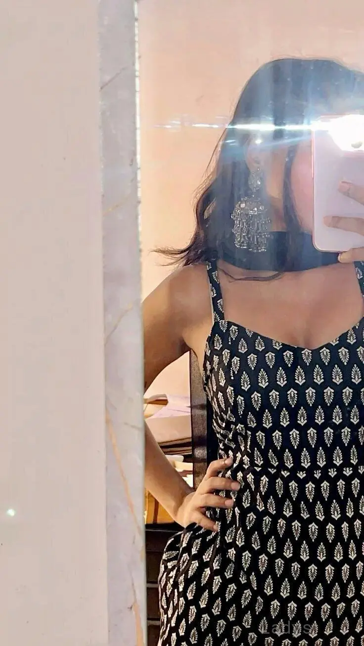 Nancy, 23 years old Noida escort girl with big tits, height 165 sm, Weight  kg