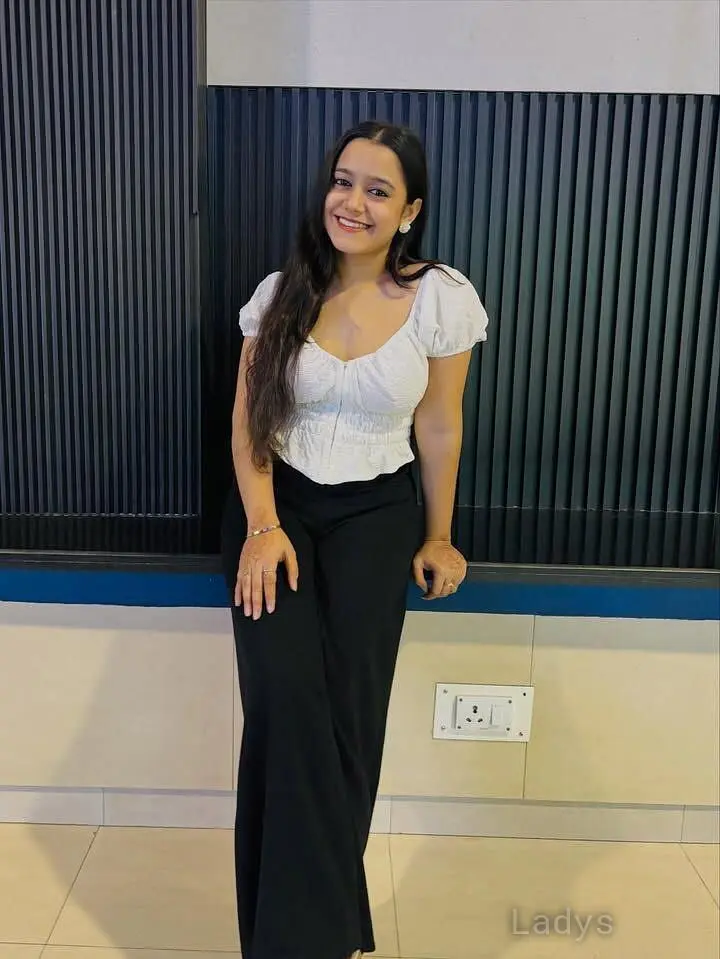 Nandini, 21 years old Noida escort girl with big tits, height 154 sm, Weight  kg