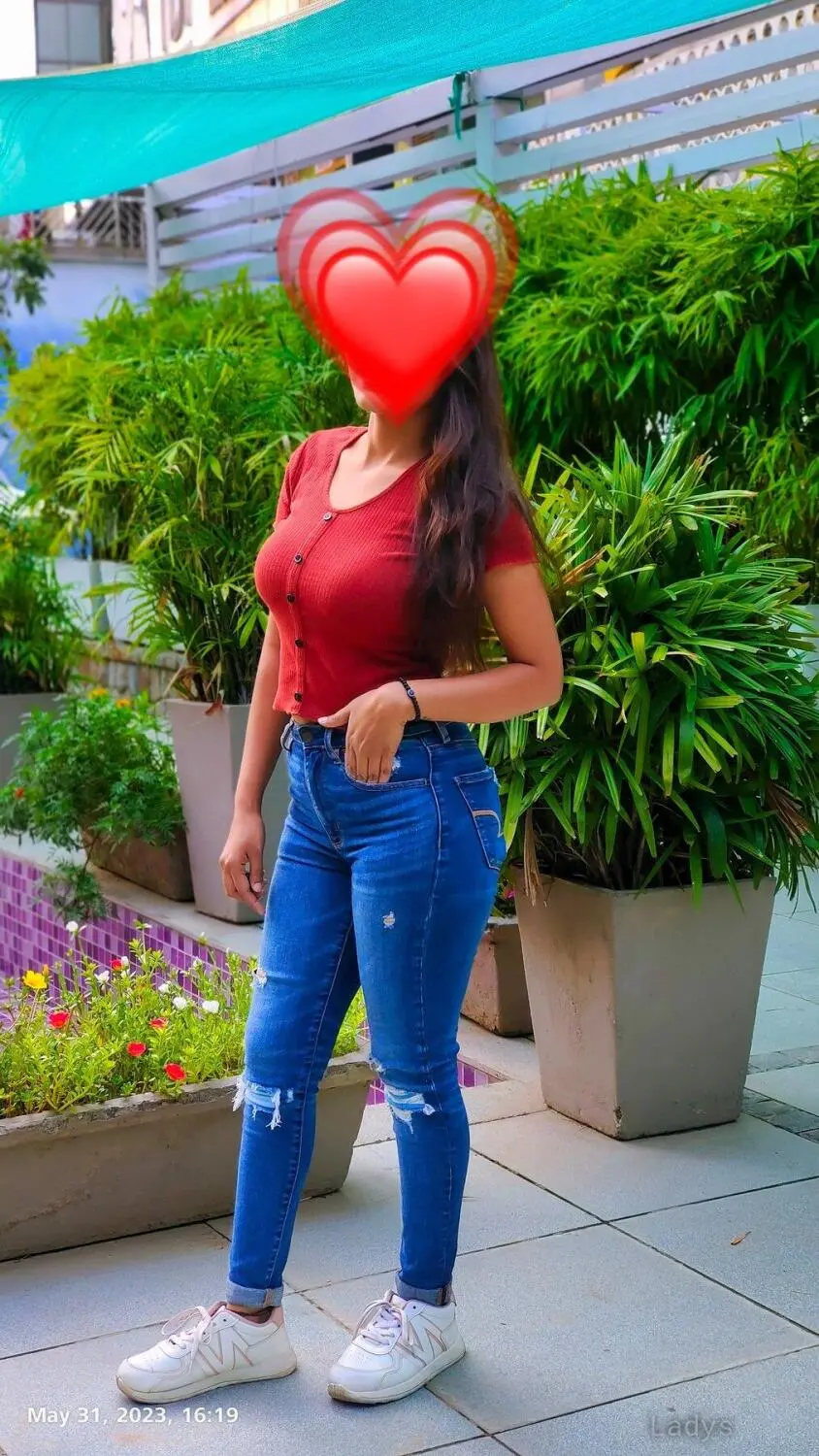 Rinky, 21 years old Noida escort girl with big tits, height 168 sm, Weight kg