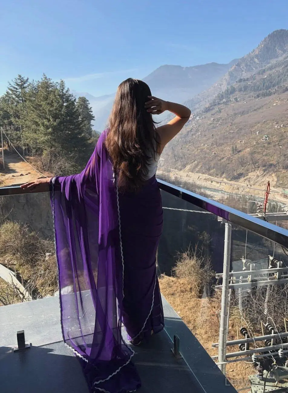 Sakshu, 25 years old Noida escort girl with big tits, height 167 sm, Weight  kg