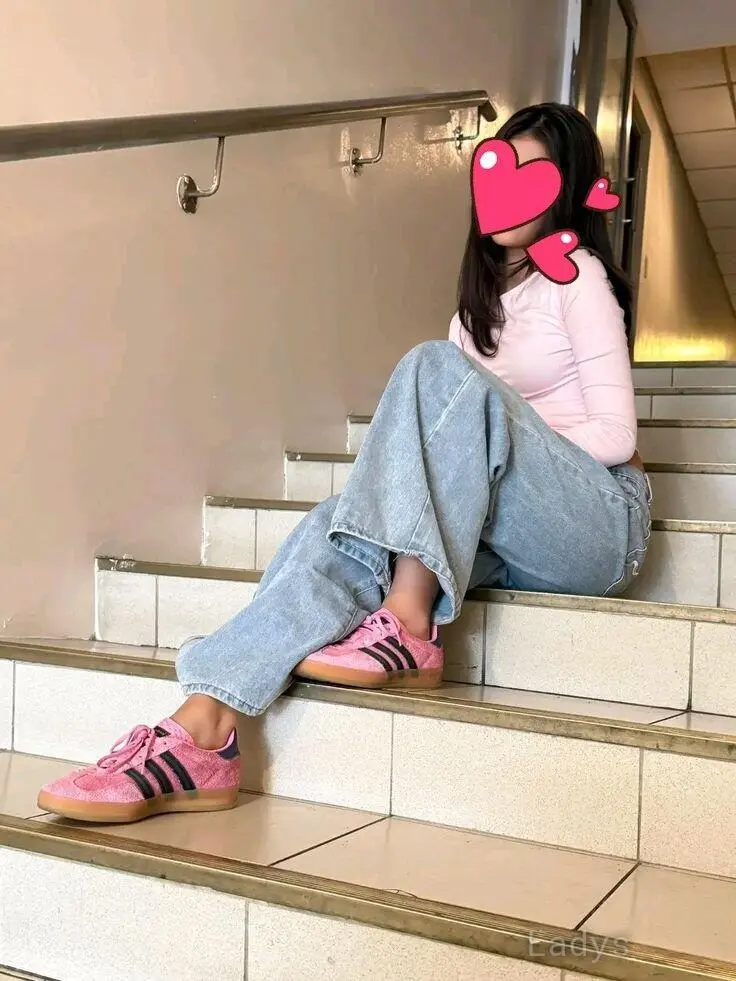 Jelly, 21 years beautiful nude Noida escorts girl, height 165 sm, Weight  kg