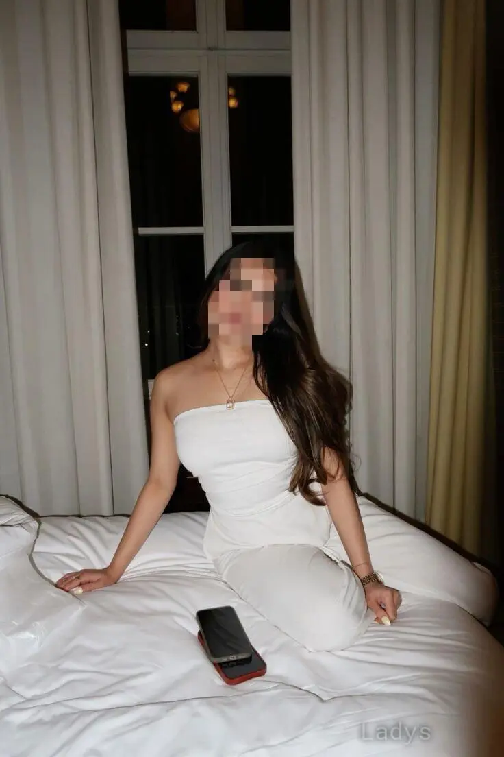 Kamini, 23 years beautiful nude Noida escorts girl, height 167 sm, Weight  kg