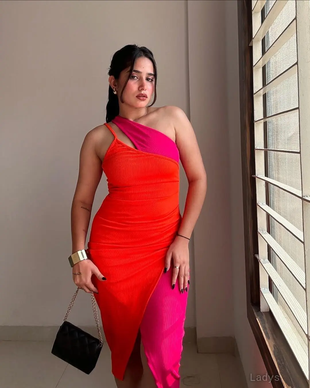 Kanika, 23 years beautiful nude Noida escorts girl, height 153 sm, Weight kg