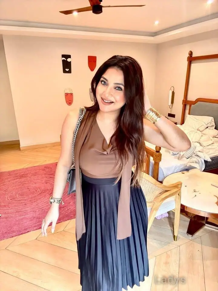 Khushboo, 22 years beautiful nude Noida escorts girl, height 154 sm, Weight kg