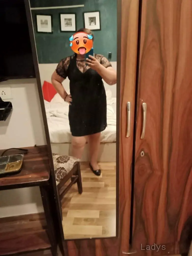 Kushi, 30 years beautiful nude Noida escorts girl, height 166 sm, Weight  kg