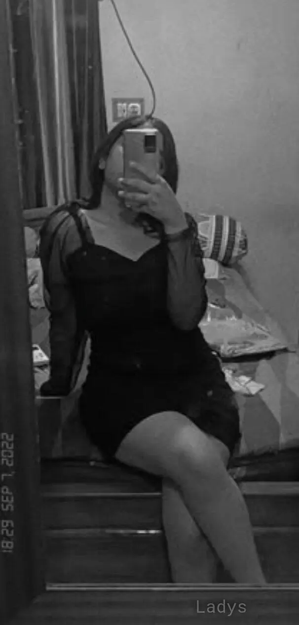 Mahi, 21 years beautiful nude Noida escorts girl, height 170 sm, Weight  kg