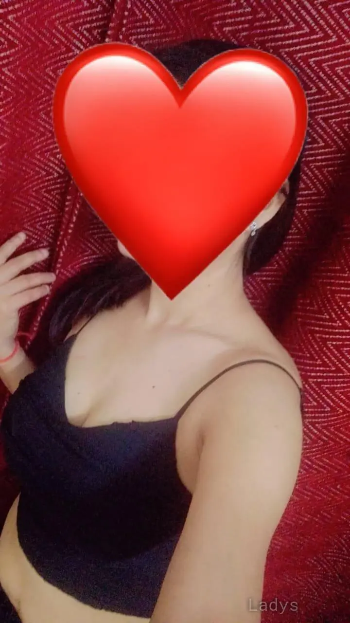 Netra, 25 years beautiful nude Noida escorts girl, height 163 sm, Weight kg