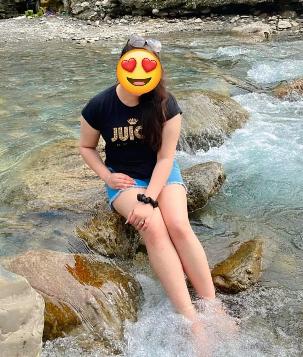 Preeti Nagar, 22 years beautiful nude Noida escorts girl, height 153 sm, Weight  kg