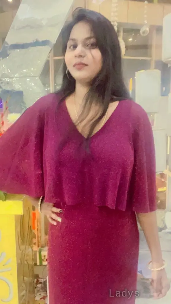 Rishi, 24 years beautiful nude Noida escorts girl, height 153 sm, Weight  kg