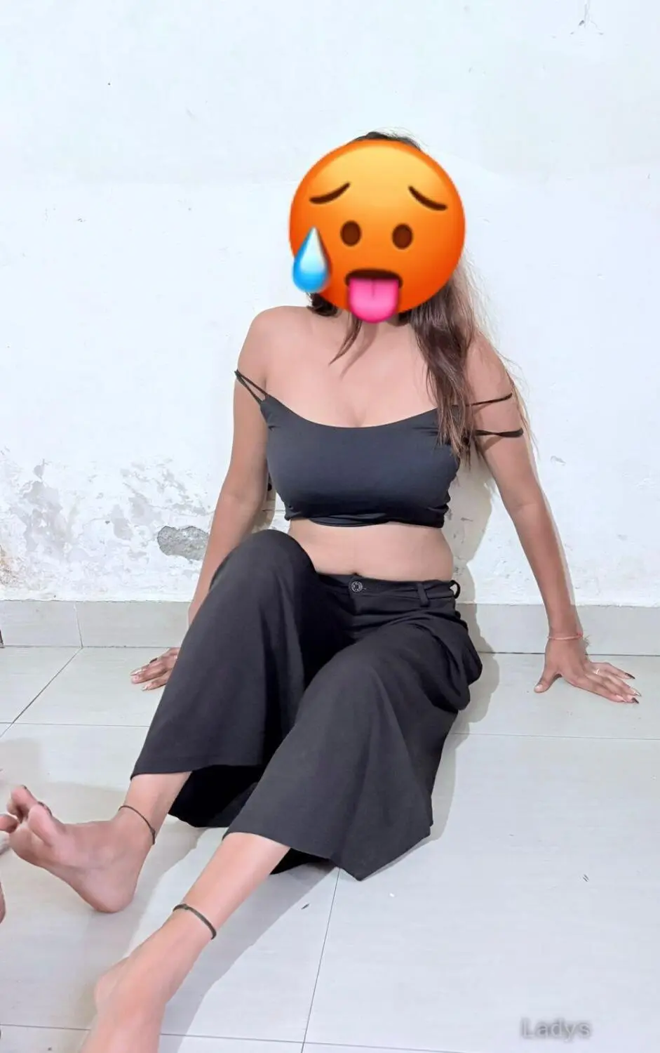 Ritika, 22 years beautiful nude Noida escorts girl, height 153 sm, Weight kg