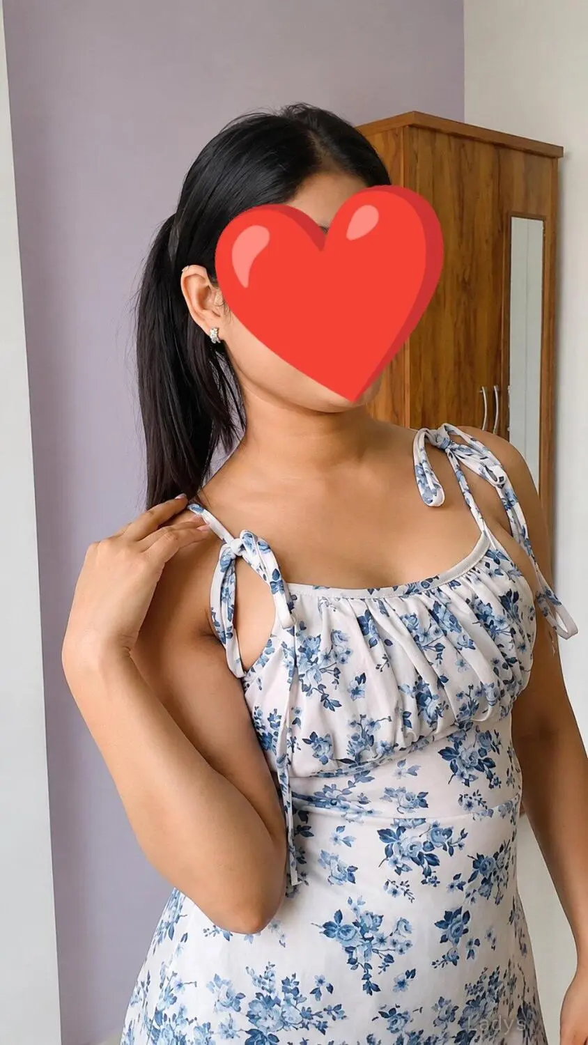 Riya, 22 years beautiful nude Noida escorts girl, height 153 sm, Weight kg