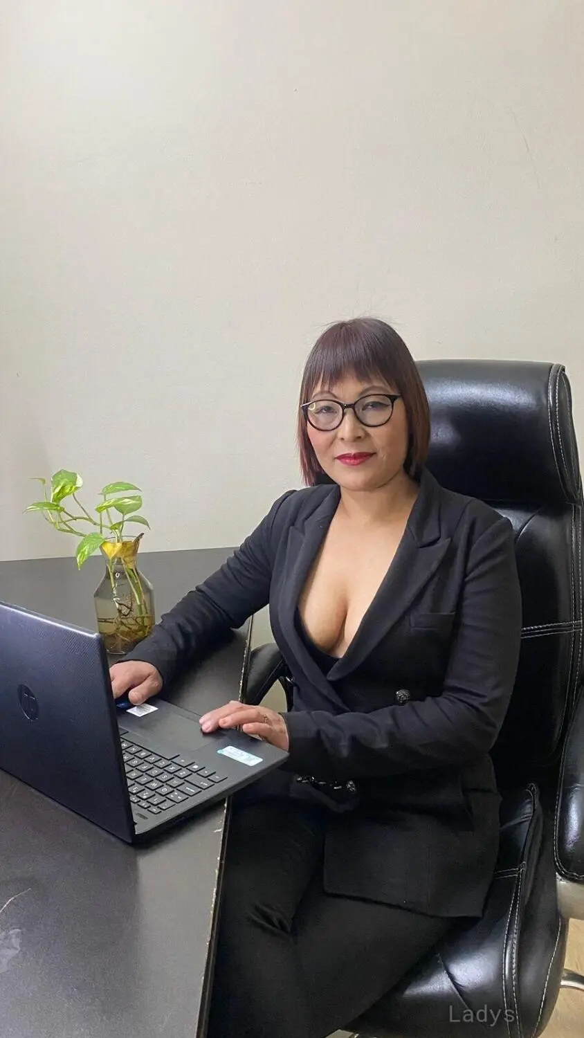 ROSY, 30 years beautiful nude Noida escorts girl, height 165 sm, Weight kg
