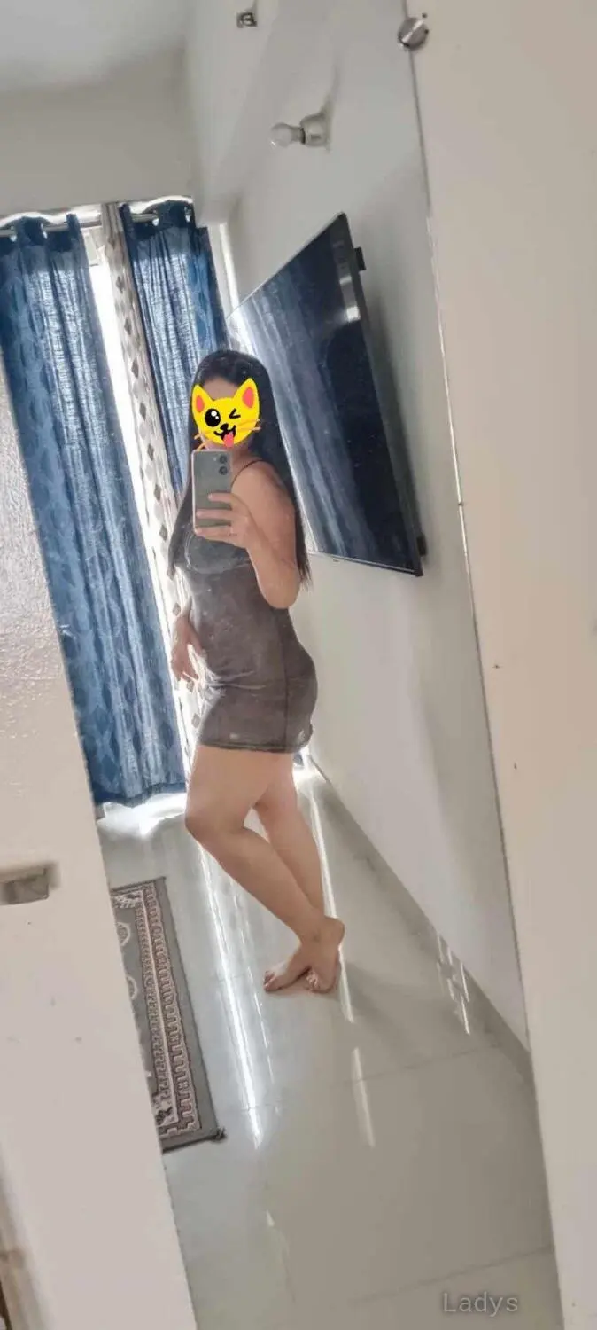 Sonam, 26 years beautiful nude Noida escorts girl, height 153 sm, Weight  kg