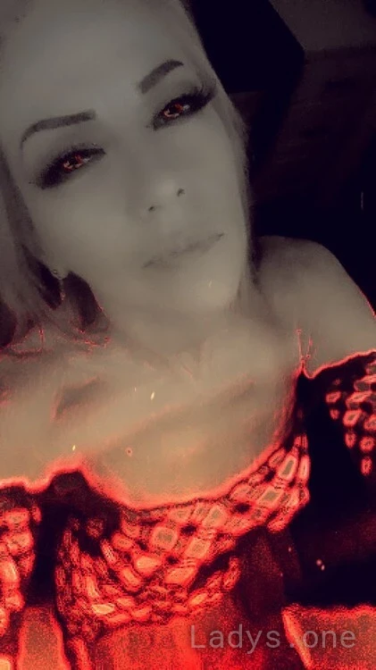 Chloe Von 88, 53 years beautiful nude North Bay escorts girl, height 173 sm, Weight 56 kg