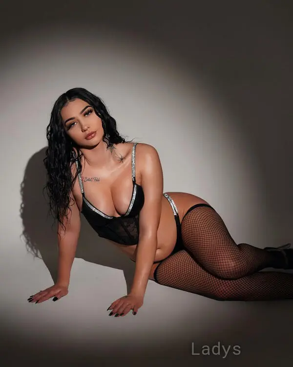 Maya Maya, 21 years beautiful nude North Bay escorts girl, height 180 sm, Weight 60 kg