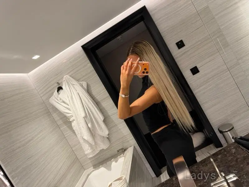 Gerade, 18 years beautiful nude Nuremberg escorts girl, height 160 sm, Weight 55 kg