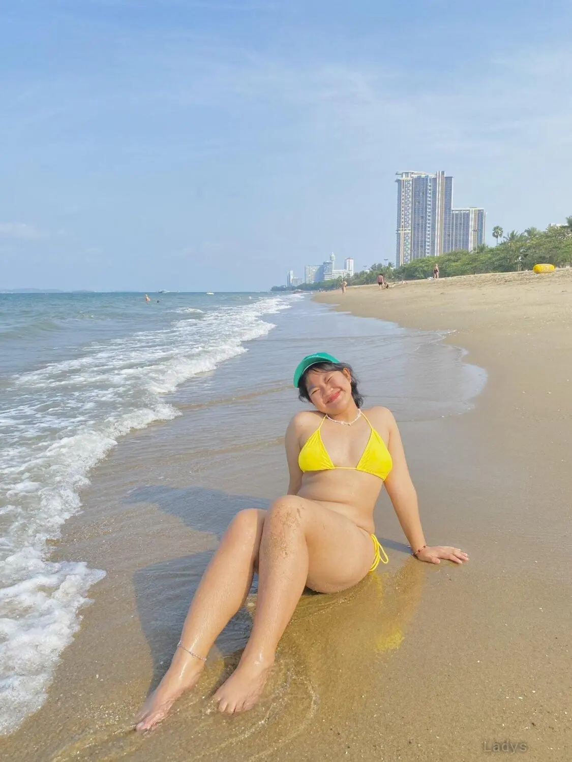 Linda, 20 years old Okinawa escort girl with big tits, height 157 sm, Weight kg