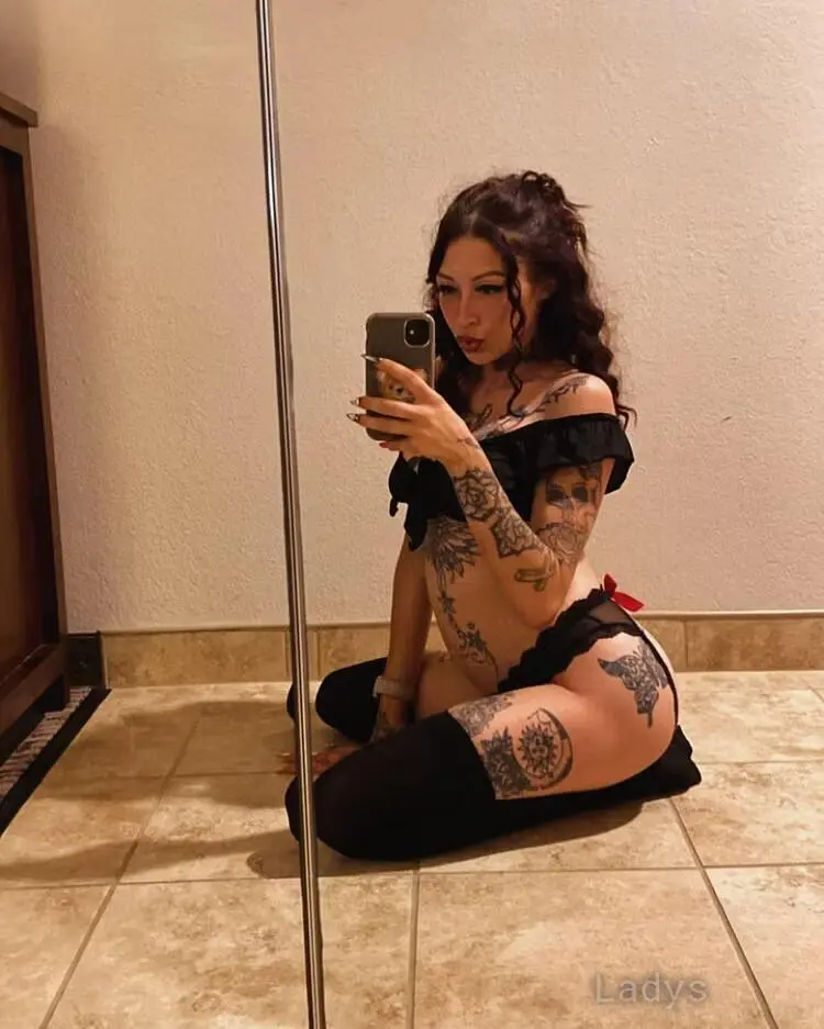 Alexa Banx, 23 years beautiful nude Oklahoma City escorts girl, height 158 sm, Weight 57 kg