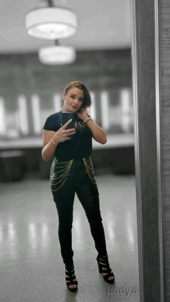 Luscious Layla, 36 years beautiful nude Oklahoma City escorts girl, height 165 sm, Weight 62 kg