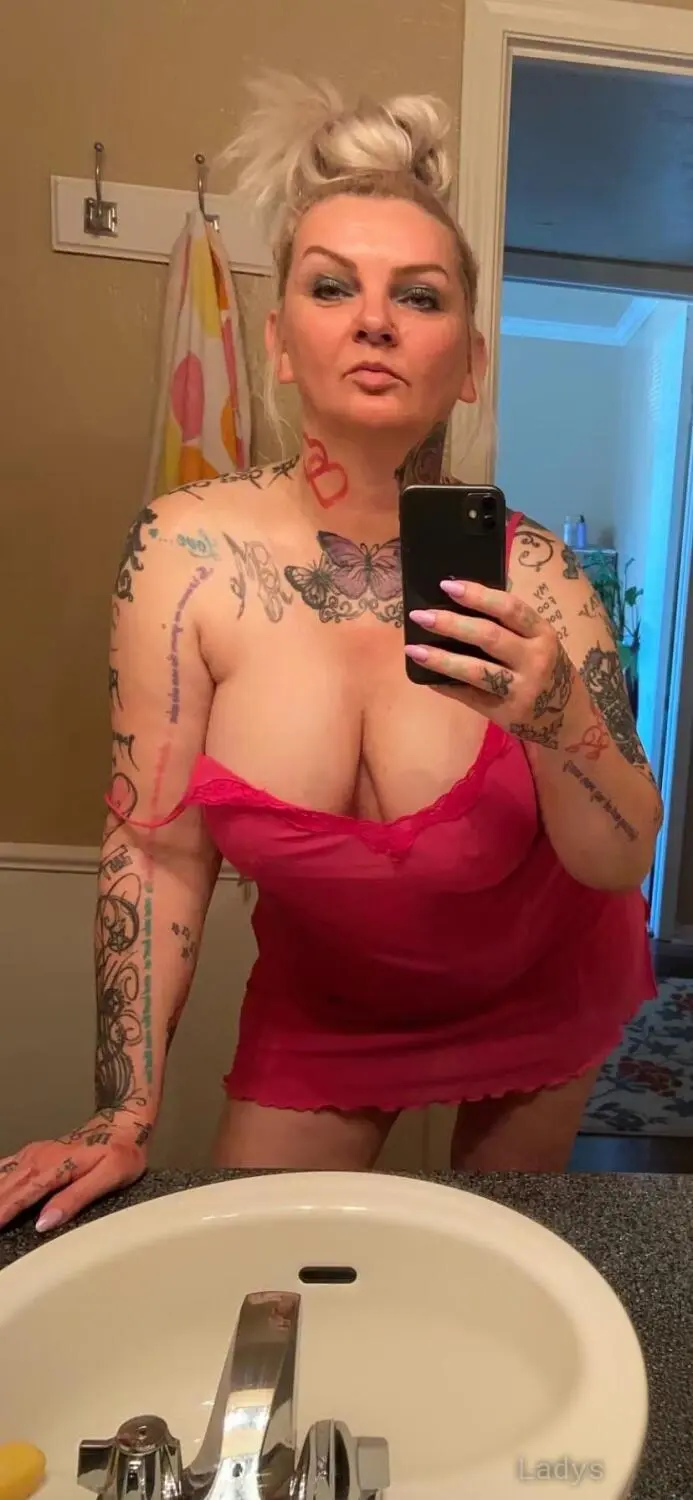 Melanie Dietrich, 50 years beautiful nude Oklahoma City escorts girl, height 168 sm, Weight 58 kg
