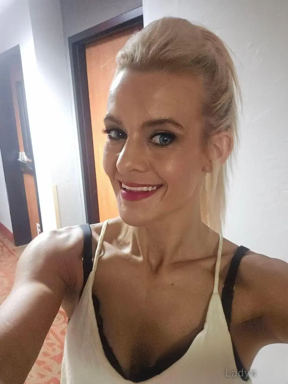 Sunny Nite, 30 years beautiful nude Oklahoma City escorts girl, height 164 sm, Weight 58 kg
