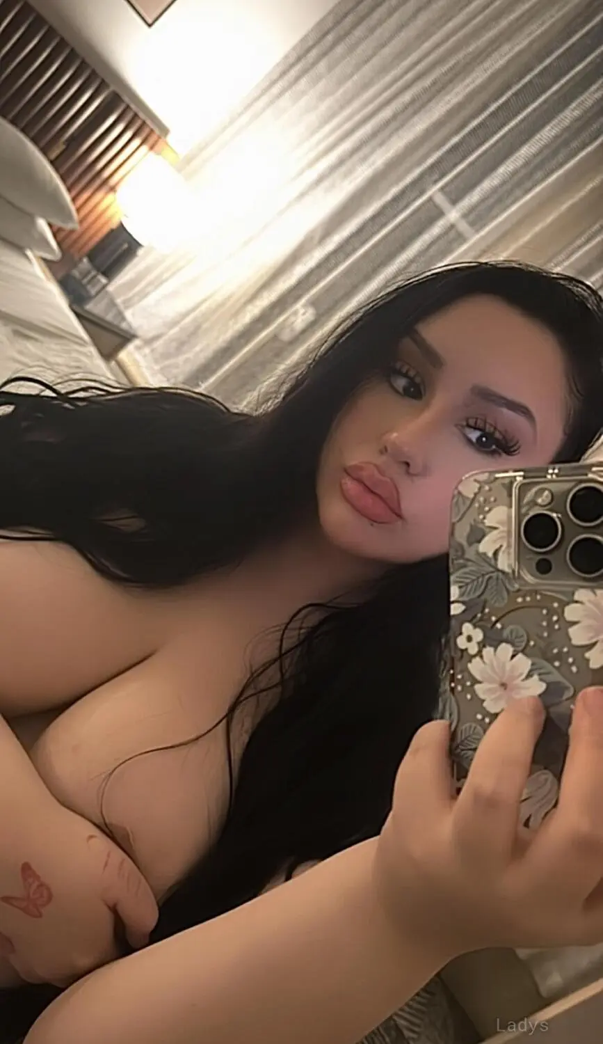Cassie Luxe, 27 years old Orange County escort girl with big tits, height 172 sm, Weight 84 kg