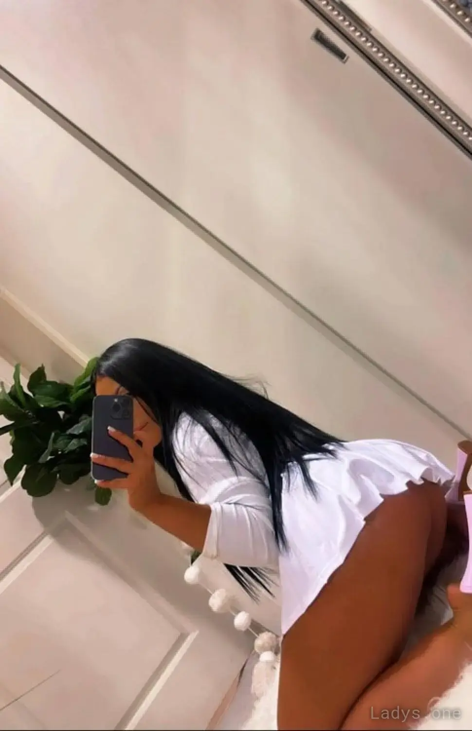 Carla b, 24 years beautiful nude Orange County escorts girl, height 166 sm, Weight 57 kg