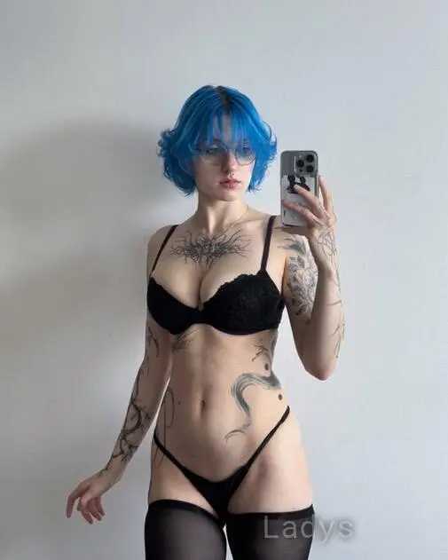 Angela The Blue Hair Girl, 28 years beautiful nude Orlando escorts girl, height 169 sm, Weight 65 kg
