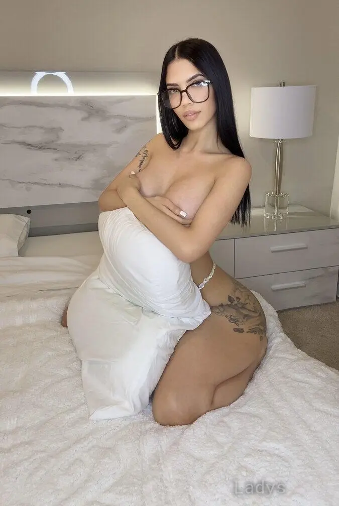 Angie, 20 years beautiful nude Orlando escorts girl, height 160 sm, Weight 52 kg