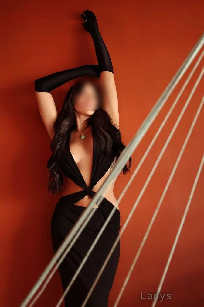 Channel Moretti, 28 years beautiful nude Orlando escorts girl, height 162 sm, Weight 62 kg