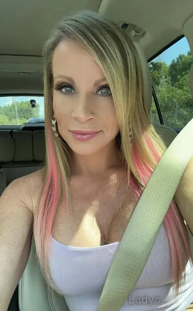 Kristi Kream, 47 years beautiful nude Orlando escorts girl, height 154 sm, Weight 50 kg