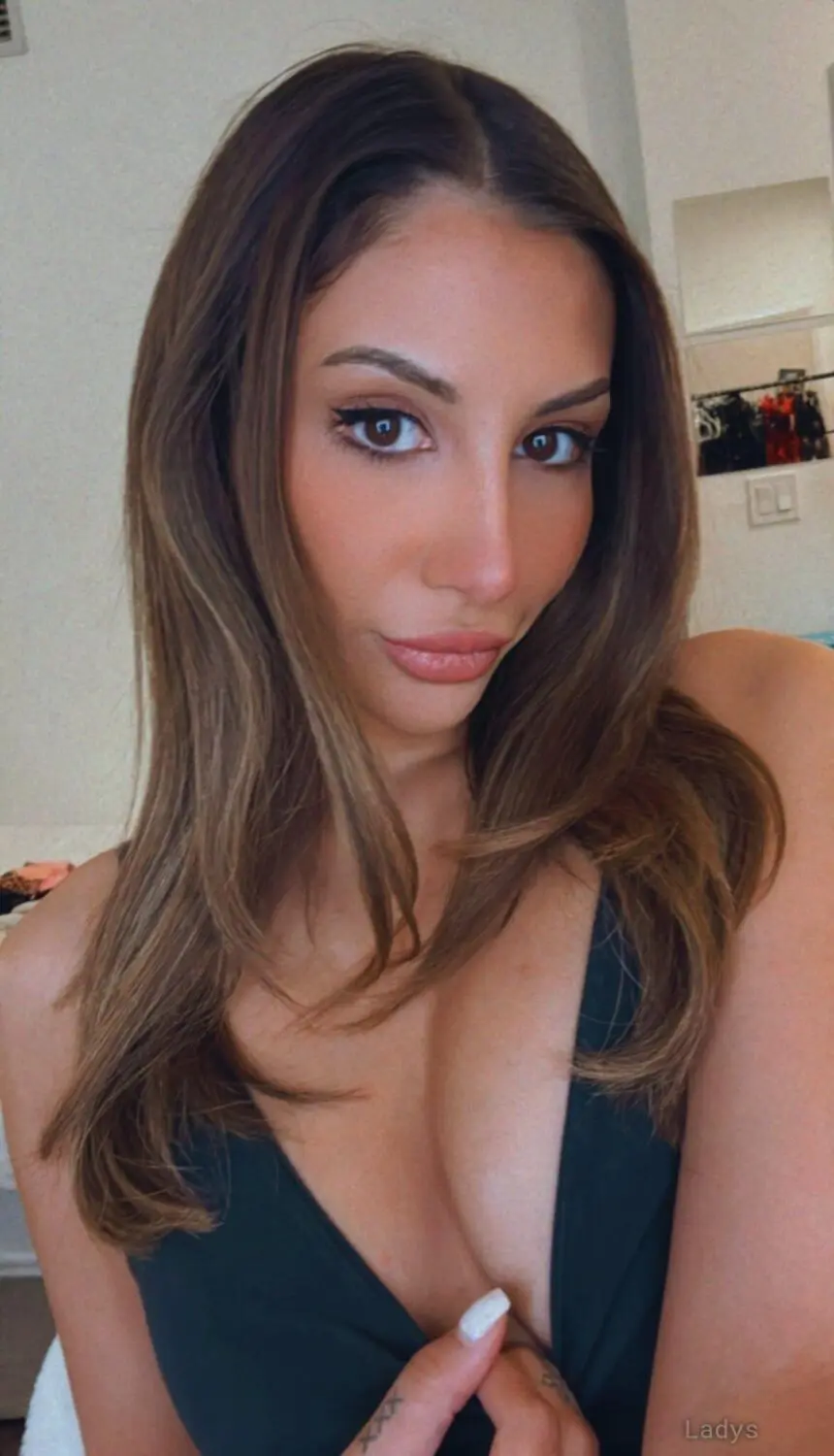 Maeva-or, 26 years beautiful nude Orléans escorts girl, height 151 sm, Weight 57 kg