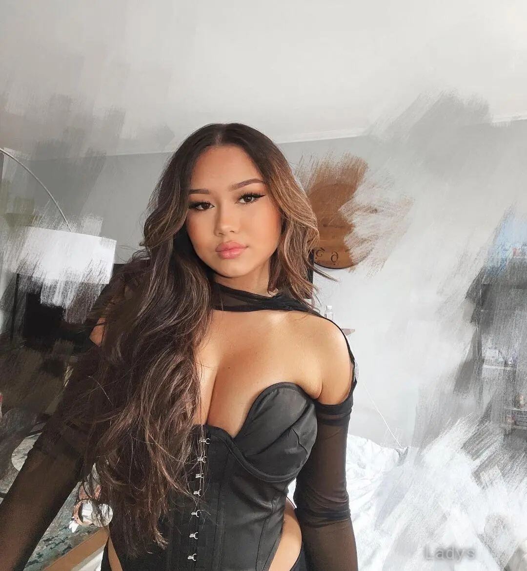 Ice, 22 years old Osaka escort girl with big tits, height 165 sm, Weight  kg
