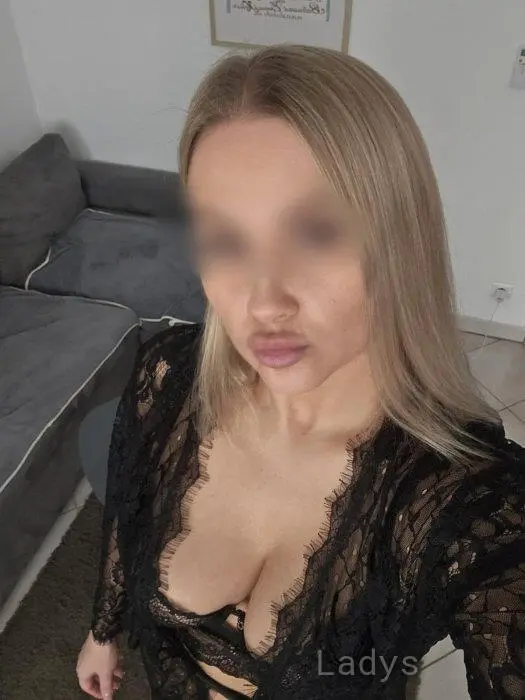 Mika, 27 years beautiful nude Oslo escorts girl, height 166 sm, Weight 54 kg