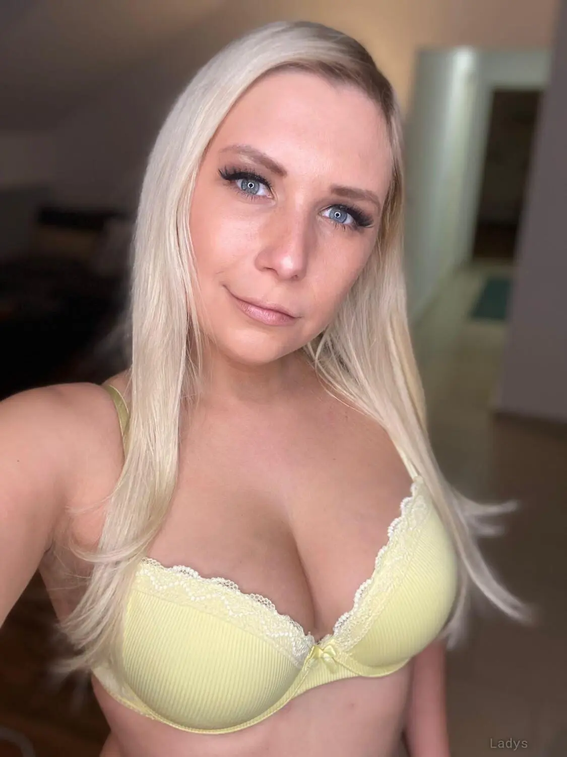 jennefer, 29 years old Ostrava escort girl with big tits, height 170 sm, Weight 61 kg