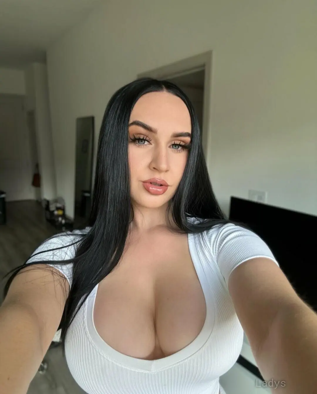 Asheley, 27 years asian escorts girl, height 156 sm, Weight 49 kg, Ottawa eacort