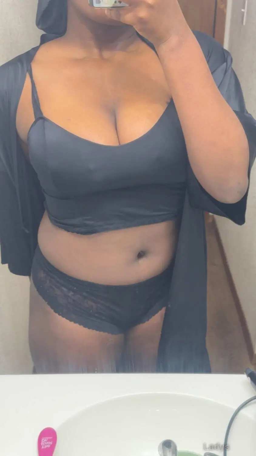 Aria, 34 years beautiful nude Ottawa escorts girl, height 179 sm, Weight 74 kg