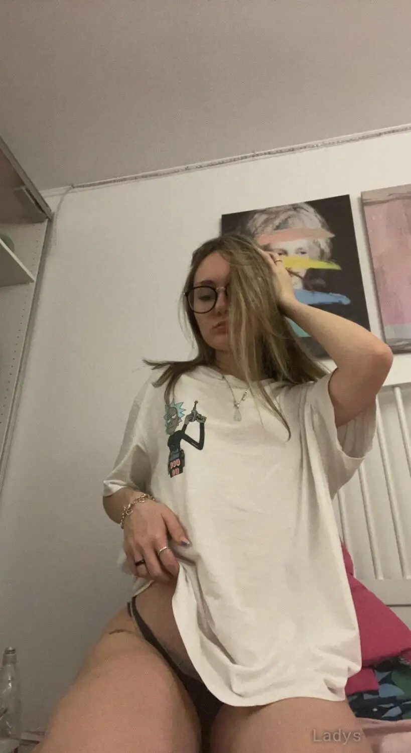 Kate, 25 years beautiful nude Ottawa escorts girl, height 157 sm, Weight 58 kg